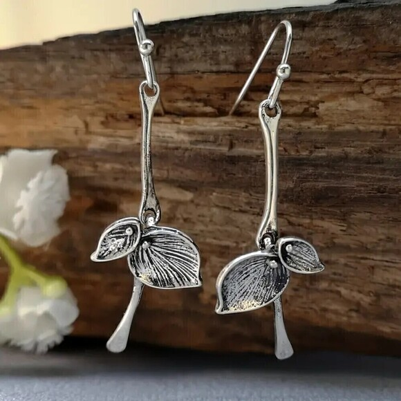 New - Bohemian Simple Leaf Earrings - Picture 4 of 7